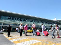 También buscan que se liberen los terrenos que se requieren para la segunda pista de la terminal tapatía. ARCHIVO /