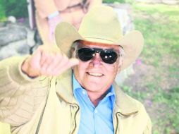 Vicente Fernández aclara que está bien y se retira entero, ''en su mejor momento''. NTX /