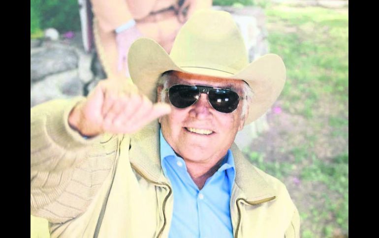 Vicente Fernández aclara que está bien y se retira entero, ''en su mejor momento''. NTX /