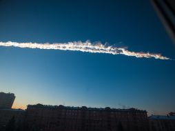 El meteorito se desintegró al entrar a la atmósfera y los fragmentos se impactaron en la región de los montes Urales. AP /