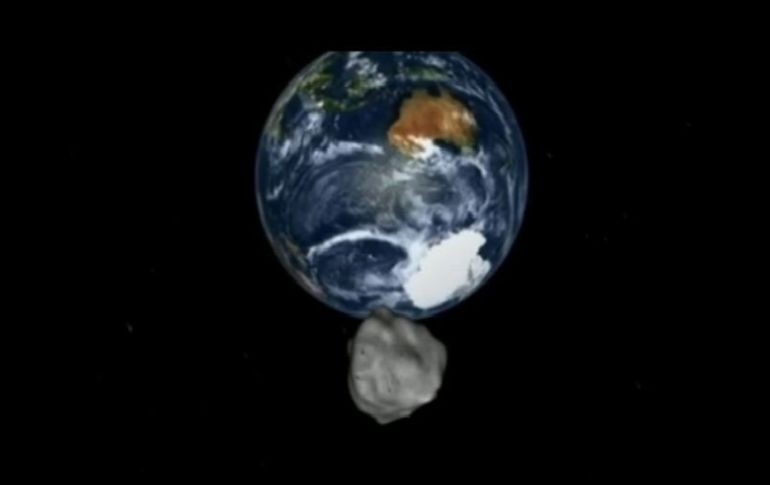 Animación que muestra al meteorito 2012 DA 14 que será visible en el este de Europa, Australia y Asia. ESPECIAL /