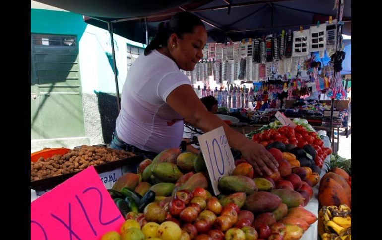 El tianguis, a diferencia del mercado, cumple una función que le permite movilidad al comerciante.  /