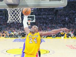 Kobe Bryant llega en un mal momento con los Lakers, pero ansía mostrar todo su talento para ganar otra vez la distinción de MVP. AP /