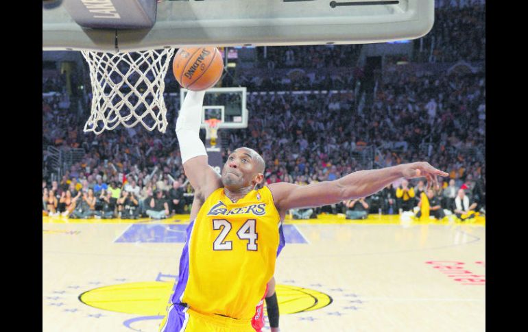 Kobe Bryant llega en un mal momento con los Lakers, pero ansía mostrar todo su talento para ganar otra vez la distinción de MVP. AP /