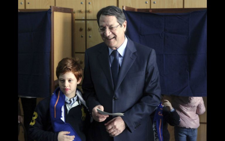 Nikos Anastasiadis acudió a votar desde primera hora de la mañana. AFP /