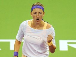 Azarenka rompe el dominio que la estadounidense tenía sobre ella, antes de cederle su lugar. EFE /