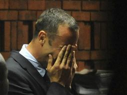 La teoría de que Pistorius confundiera a su novia con un ladrón ha quedado descartada desde el jueves. EFE /