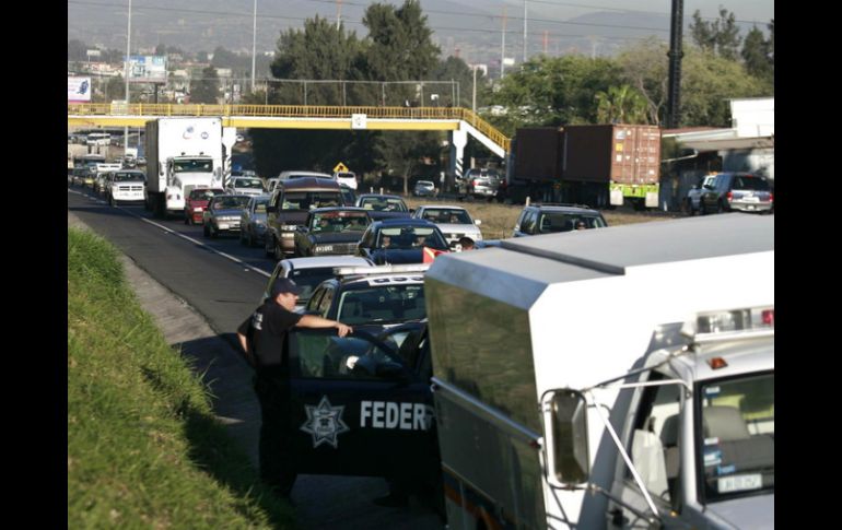 El detenido declaró que el camión lo había recibido en la caseta de Acatlán de Juárez, y lo iba a dejar en Tonalá. ARCHIVO /