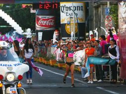 La corredora mexicana cruzó la meta en una hora, 12 minutos y 18 segundos. EL INFORMADOR /