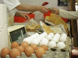 Sostienen que las aves afectadas, el huevo y los desperdicios no están siendo comercializados. ARCHIVO /