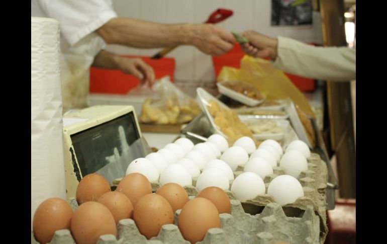 Sostienen que las aves afectadas, el huevo y los desperdicios no están siendo comercializados. ARCHIVO /