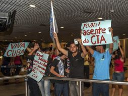 Manifestantes realizan protestas contra la llegada de Sánchez a Brasil. EFE /