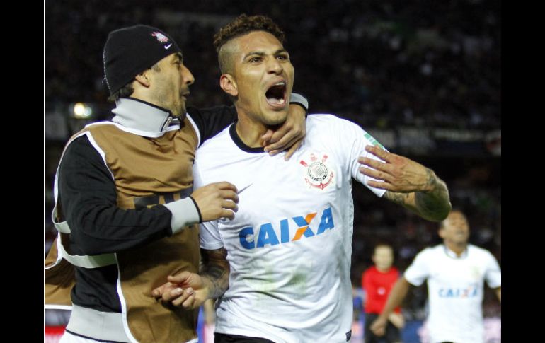 Paolo Guerrero, refuerzo de los Corinthians de Brasil. AP /