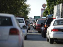 El sentido que fue cerrado ocasionó mucho tráfico esta mañana. ARCHIVO /