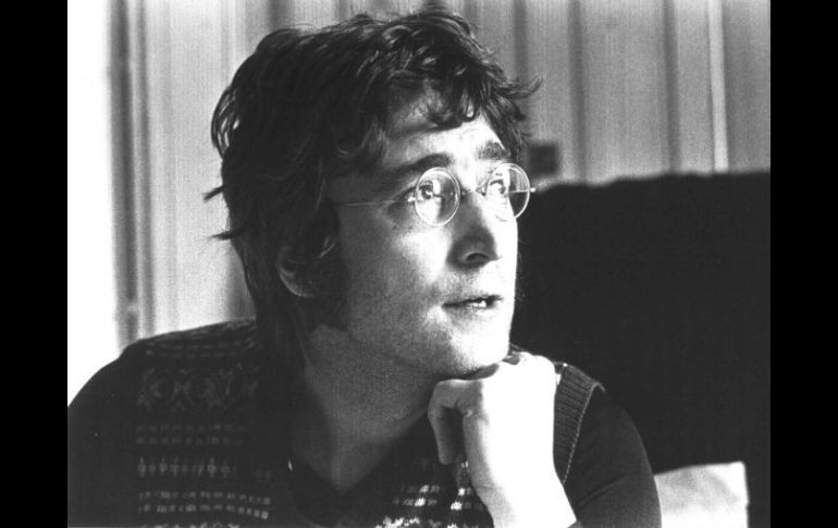 Chapman asesinó a Lennon el 8 de diciembre de 1980 ante las puertas de su residencia en el edificio Dakota. ARCHIVO /