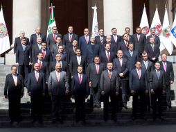 El jefe del Ejecutivo federal, con los gobernadores integrantes de la Conago. ESPECIAL /