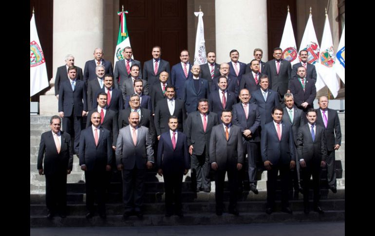 El jefe del Ejecutivo federal, con los gobernadores integrantes de la Conago. ESPECIAL /