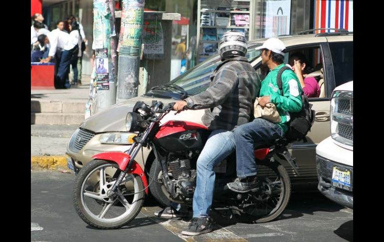 También recomienda que respeten los señalamientos de tránsito ya que es muy común ver a motociclistas ir jugando carreritas.  /