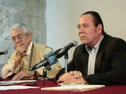 En la imagen, el músico Enrique Flores y Guillermo Dávalos anunciando los detalles del evento. EL INFORMADOR /