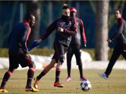 El Milán afronta el partido del miércoles con un objetivo claro: el de anular a Leo Messi en el campo. AFP /