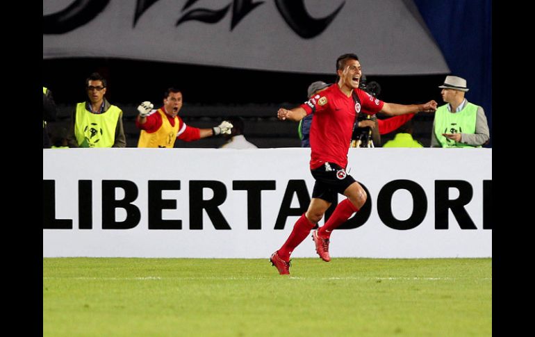 Richard Ruiz festaja el gol que le dio los tres puntos al cuadro mexicano. EFE /