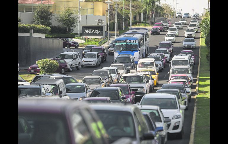 Avenida acueducto.El tráfico en esta arteria se intensifica sobre todo en las horas pico,cuando se registran largas filas de vehiculos. EL INFORMADOR /