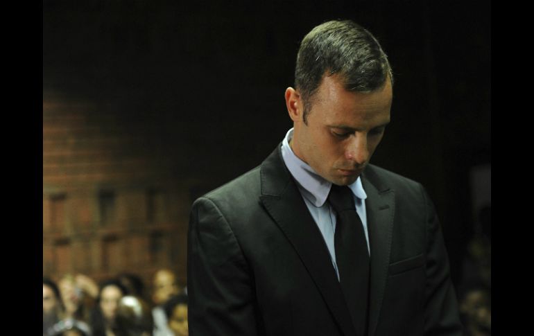 El atleta sudafricano Oscar Pistorius asiste a la vista sobre su libertad bajo fianza. EFE /