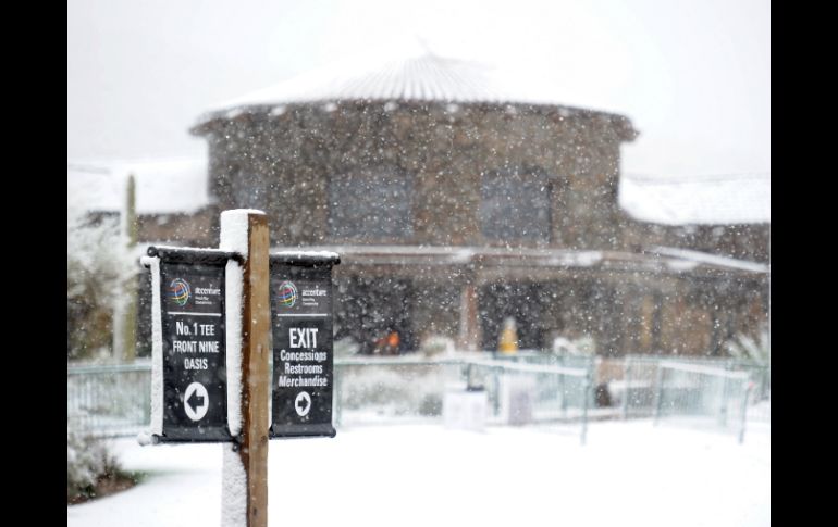 Los greenes y las calles cercanas están completamente cubiertos de nieve. AFP /