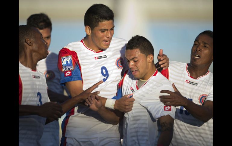 Elementos de la Selección de Costa Rica Sub-20 festejan el gol del triunfo ante Haití. MEXSPORT /