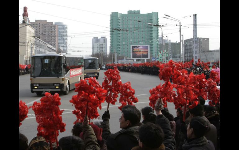 Aspecto de las calles de Corea del Norte al recibir a los científicos. AP /