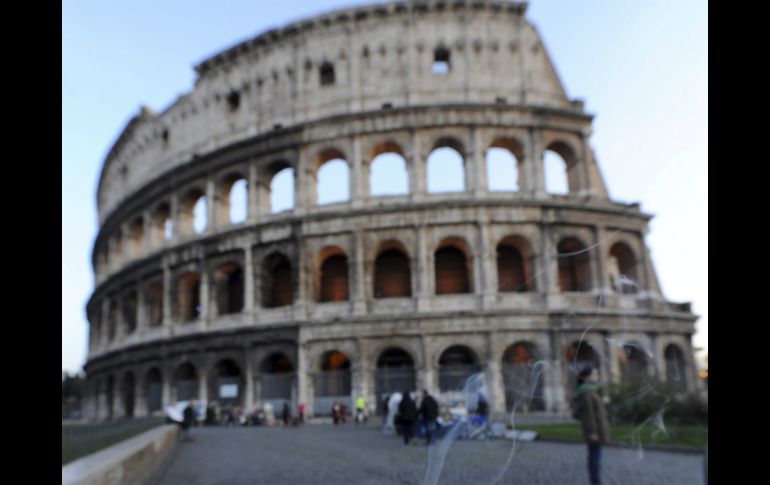 En enero pasado varios fragmentos del Coliseo cayeron a tierra sin causar heridos. ARCHIVO /