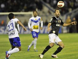 Acci+on del partido celebrado en Oruro, Bolivia entre el San José y Corinthians. AFP /