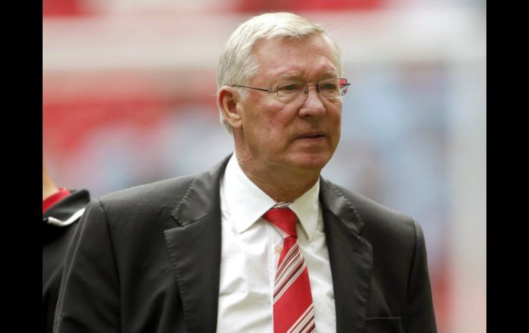 El entrenador del Manchester United, Alex Ferguson, y sus ''diablos rojos''  son líderes de la Liga inglesa con doce puntos de ventaja. ARCHIVO /