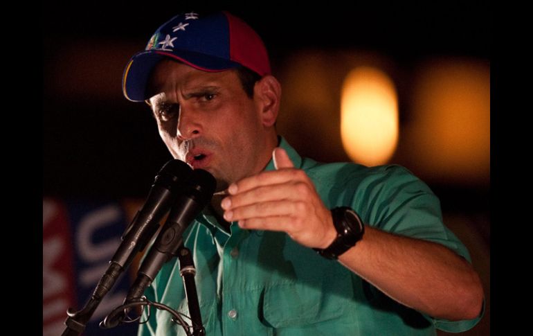 Henrique Capriles afirma que el gobierno trata de ocultar una grave crisis económica. ARCHIVO /