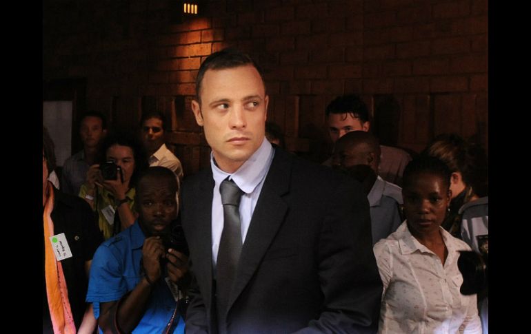 Después de cuatro aplazos, se le concede la libertad provisional a Pistorius. AP /