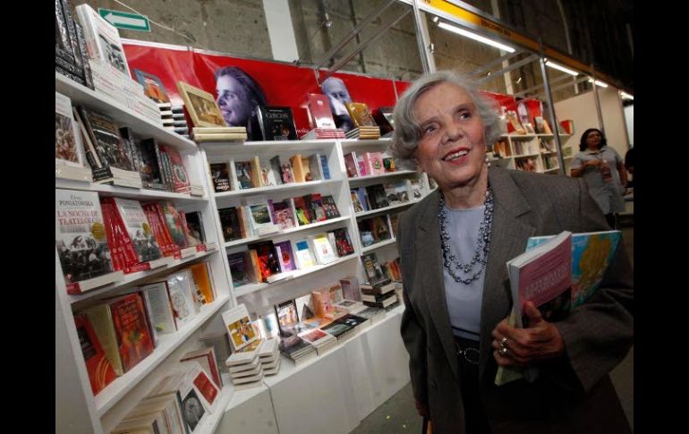 La escritora Elena Poniatowska estuvo presente en los pasillos de la FILPM. NTX /