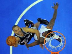 Tony Parker dirigió una vez más el ataque de los Spurs al conseguir 31 puntos, siete asistencias y capturó dos rebotes. AP /