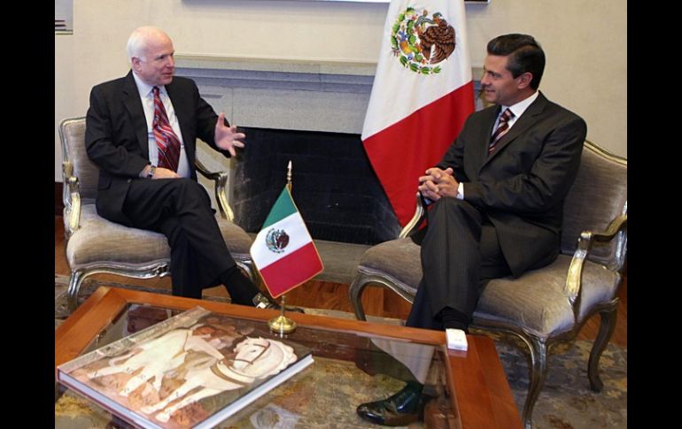 El senador John McCain realiza una visita de trabajo de un día a la  capital mexicana. AFP /