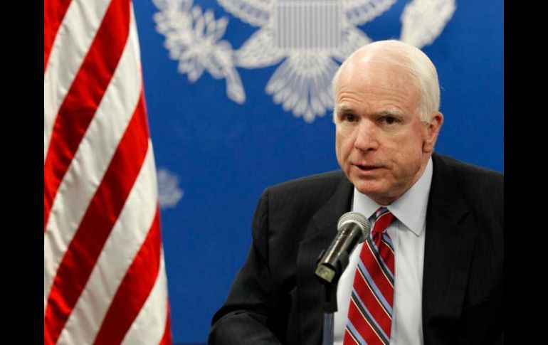 El senador estadounidense, John McCain, en conferencia de prensa  /