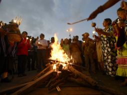 La líder guatemalteca Rigoberta Menchú asegura que el mandatario recibió energías cósmicas de un ritual maya para su sanación. AFP /