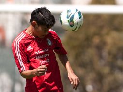 Jorge Espericueta remata el balón de cabeza en una de las prácticas del equipo mexicano. MEXSPORT /