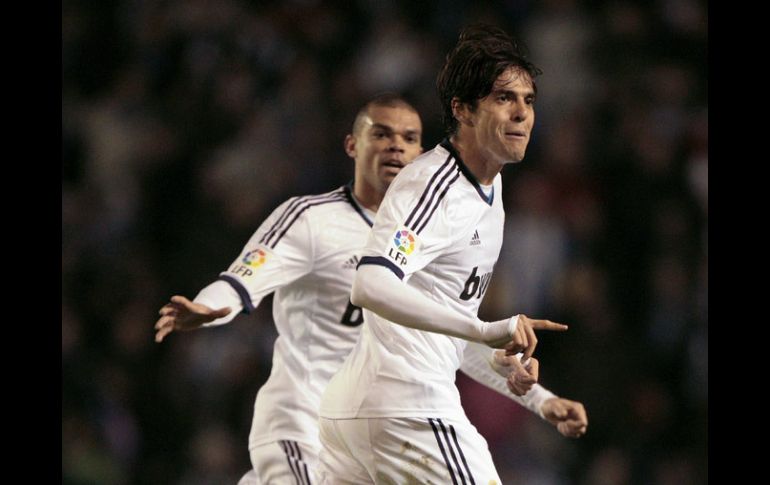 Kaká festeja un gol en el partido junto a Pepe. AP /