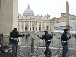 Policías italianos afinan la seguridad previo a la última oración del Ángelus de Benedicto XVI. EFE /