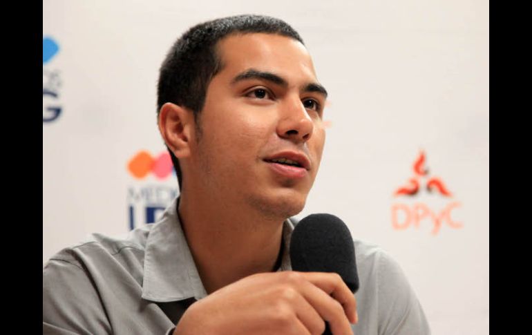 José Luis Espinoza, estudiante del CUAAD durante la rueda de prensa. ESPECIAL /