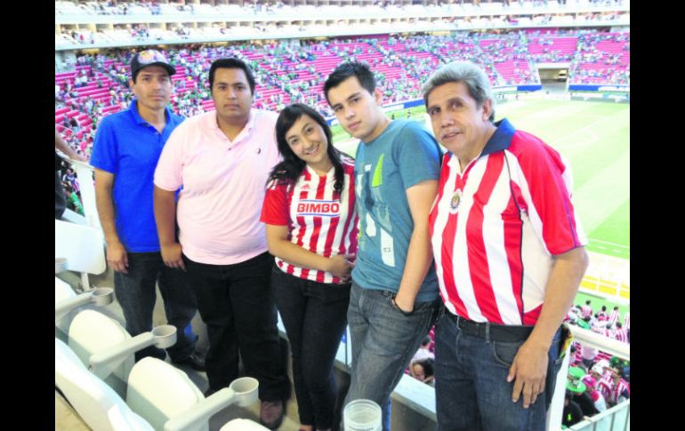 En el Omnilife. Los ganadores de la fecha siete disfrutaron el partido de ayer por la tarde entre Chivas y León. EL INFORMADOR /