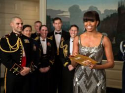 Michelle Obama al momento de revelar al ganador a Mejor Película. AFP /