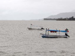 Un centímetro de descenso en el lago, representa menos 10 millones de metros cúbicos. ARCHIVO /