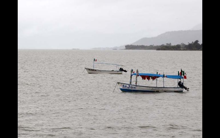 Un centímetro de descenso en el lago, representa menos 10 millones de metros cúbicos. ARCHIVO /