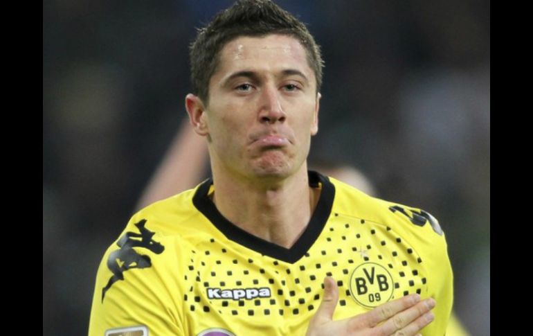 Lewandowski actualmente milita en el Borussia Dortmund, pero podría dejar el equipo al final de la temporada. ARCHIVO /