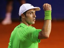 El tenista colombiano Giraldo festeja su triunfo luego de haber perdido el primer set de su duelo ante Ramírez. EFE /